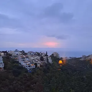 לבקר במלון